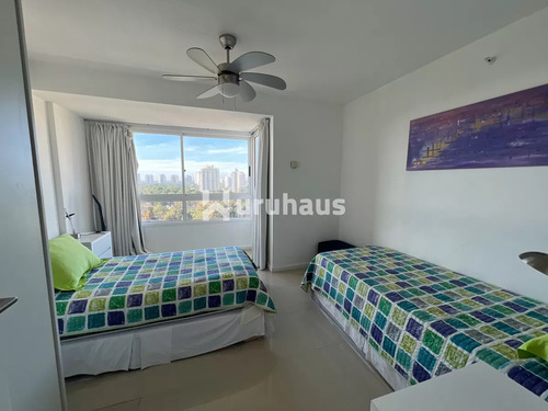 Apartamento A La Venta 3 Dormitorios Y 2 Cocheras - Punta Del Este