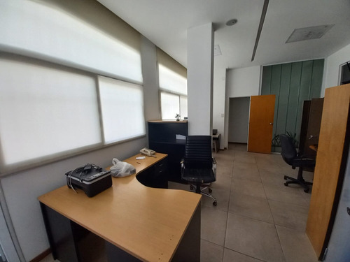 Avda Triunvirato Y Echeverria Subte Linea B Estacion Echeverria Oficina Totalmente Reciclada Moderna Lugar Para 12 Puestos De Trabajo. Entrada Independiente