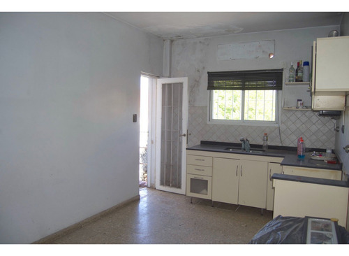 Venta Casa Multi-vivienda (2 Casas De 2 Dorm. + Comercio) Apta Credito