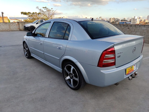 Imagem 3 de 6 de Chevrolet Astra Elegance 2.0