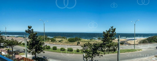 Imagen 10 de 25 de Venta De Casa De 4 Dormitorios Frente Al Mar En Mansa Punta Del Este