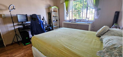 Casa Chalet En Venta En Villa Sarmiento, Morón, G.b.a. Zona Oeste, Permuta Por Depto En Caba O Haedo