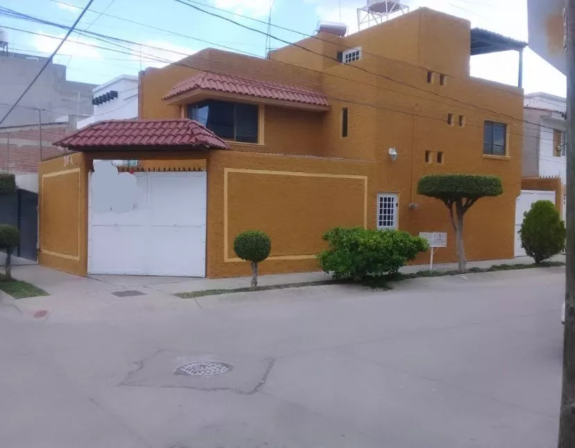 Casa En Venta En Fraccionamiento Alameda En León Guanajuato