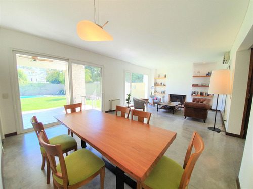 Casa En Venta En San Isidro, Barrio Santa Rita