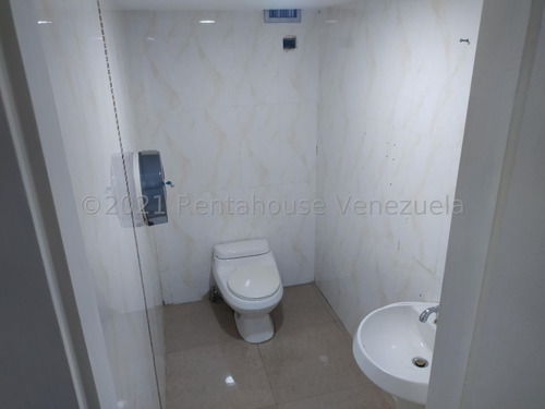 Imagen 11 de 19 de Claudia Lopez Vende Local Comercial En Los Cortijos De Lourdes Mls #22-19564