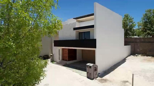 Residencia En Venta En Fraccionamiento Exclusivo Sierra Azúl, San Luis Potosí