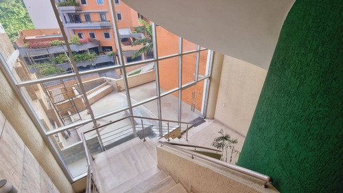 Apartamento En Venta En El Parral, Valencia 287518 Lz