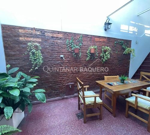 Venta: Casa De 4 Ambientes Con Garage. Flores.