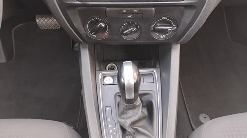 Volkswagen Jetta 2.5 Trendline L5 B A At