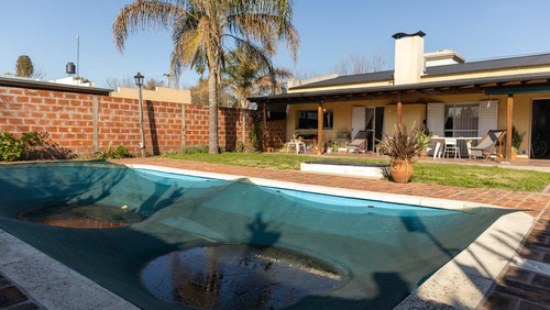 Imagen 15 de 16 de Casa Con Pileta Cerca Del Centro De Lobos A La Venta