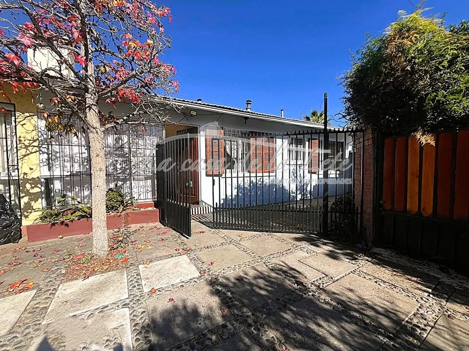 Imagen 1 de 20 de Casa En Venta 216m2 Terreno 3d + 2b, Manquehue Sur