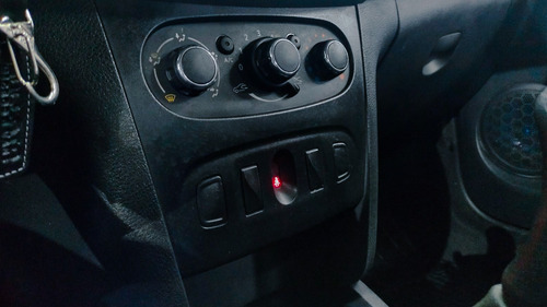 Imagem 11 de 14 de Renault Sandero Authentique 1.0 12v Sce (flex)