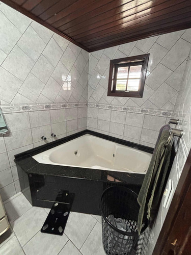 Casa A Venda Com 4 Quartos E 1.300m2 Em São José Dos Pinhais