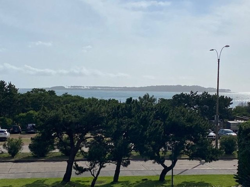Imagen 16 de 29 de Apartamento En Venta De 2 Dormitorios En Playa Mansa (ref: Lij-5715)