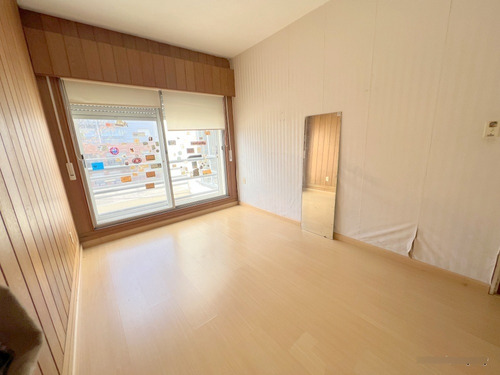 Venta Hermosa Casa De Altos, La Blanqueada, 2 O 3 Dormitorios, Al Frente, Balcón, Terraza, Sin Gastos Comunes, Independiente, Divina