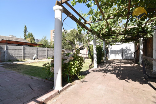 Se Arrienda Casa 4d 1b Con Amplio Terreno, Macul