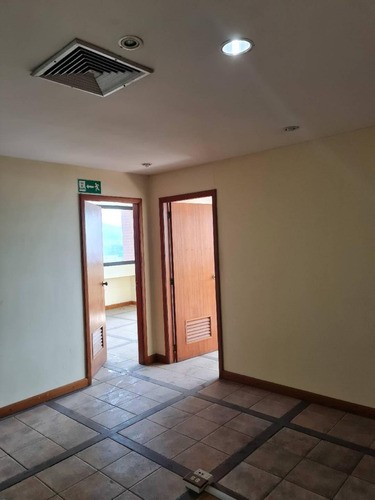Imagen 7 de 9 de Oficina En Venta En Av Bolivar Liseth Varela 0414-4183728