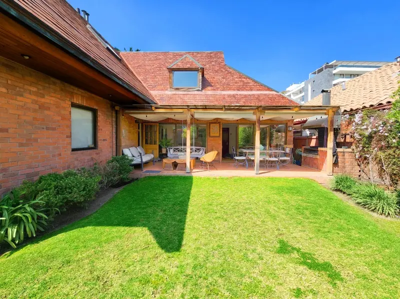 Imagen 2 de 22 de Espectacular Casa Con Jardín - Clinica Alemana