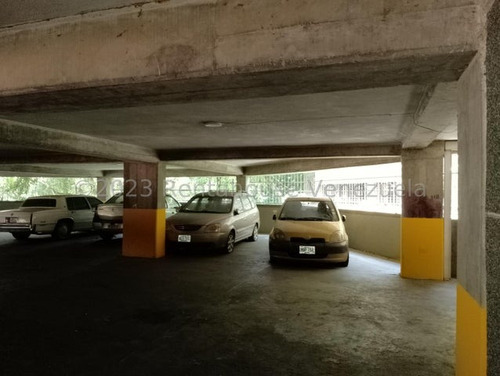 Amplio Y Fresco Apartamento Para Remodelar A Su Gusto En Prados Del Este En Venta