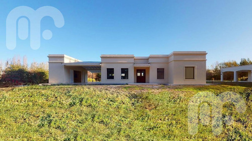 Imagen 2 de 17 de Venta Casa - Campos De Roca