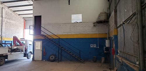 Imagen 1 de 11 de Alquilo Galpón 200 M2 - Ofi 60 M2- Predio 400 M2 - Cipoletti