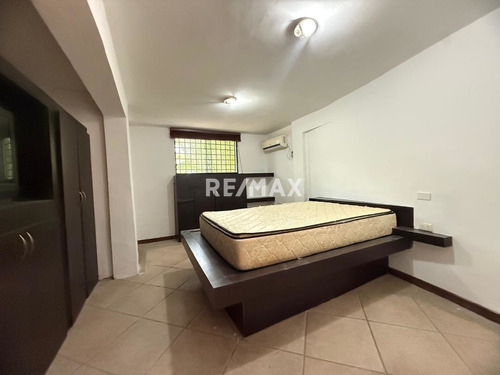 Alquiler. Casa-anexo. Urbanización Prados Del Este