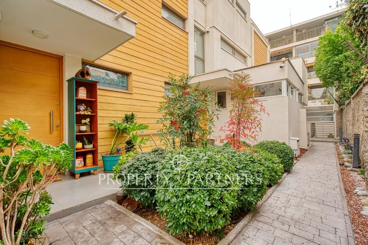 Imagen 1 de 25 de Moderna Casa En Condominio De 3 Pisos Y Patio Priv...