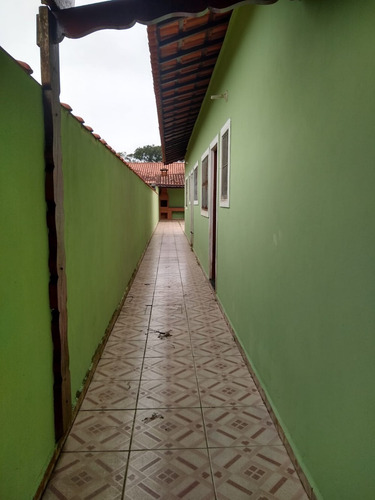 Imagem 12 de 13 de Casa Em Mongaguá Com Amplo Quintal Nos Fundos! Ref.: 8717 E
