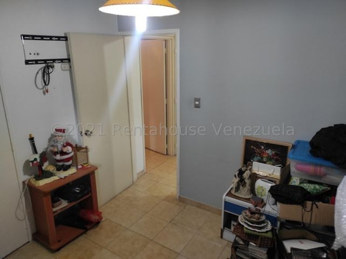 Imagen 13 de 18 de Ana Cárdenas Vende Apartamento En La Urbina Mls #22-5240