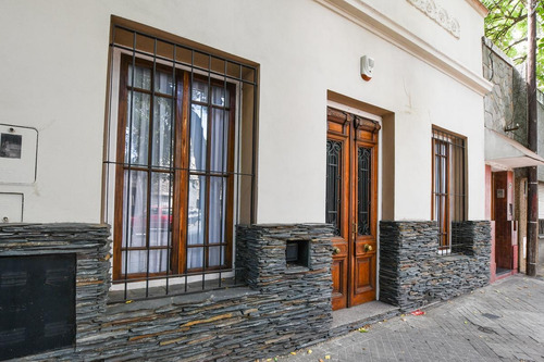 Casa De 3 Dormitorios Con Parrillero Terraza Patio Y Jardín Centro Echesortu