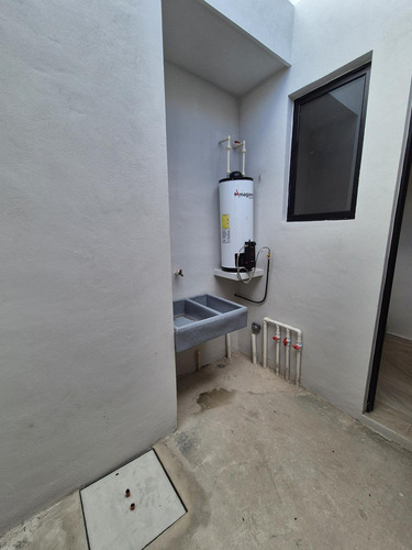 Residencia En Venta, Completamente Lista En Privada Con Casa Club De Lujo!