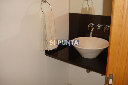 Imagen 9 de 24 de Playa Mansa, 2 Dormitorios Con Todos Los Servicios
