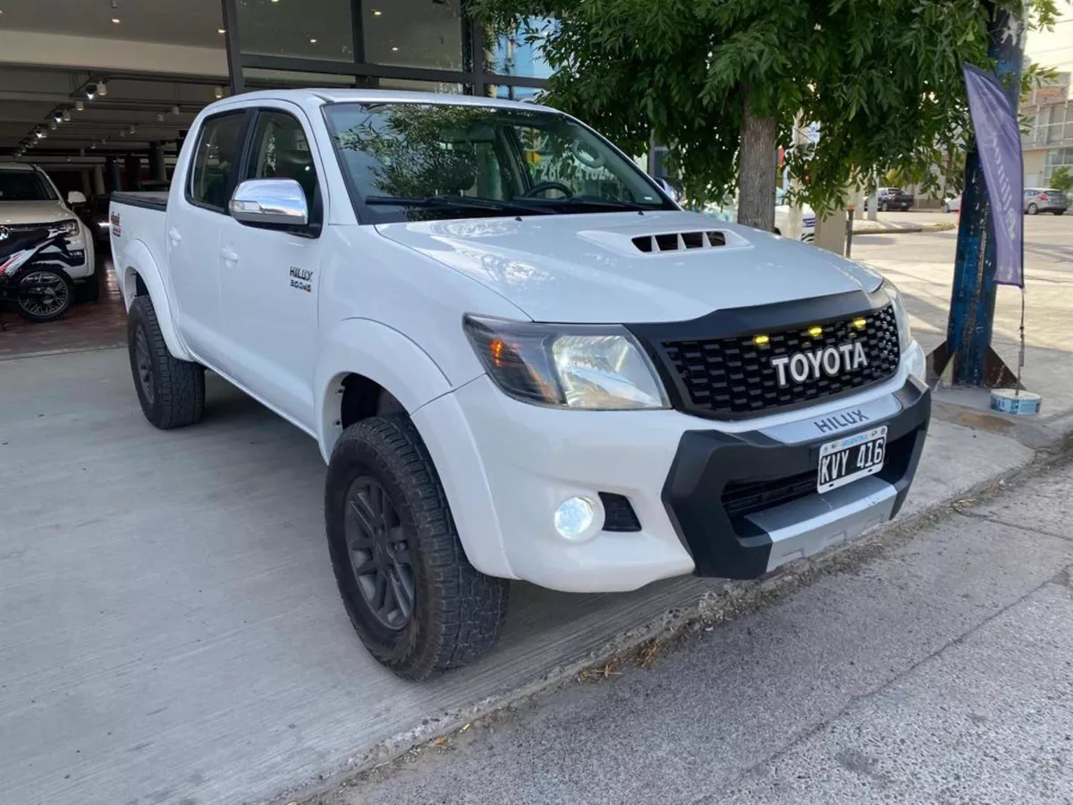 Toyota Hilux 3.0 Cd Srv Cuero I 171cv 4x4 5at