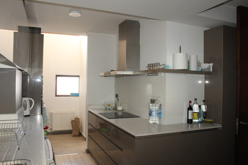 Triplex Con Amplios Espacios Y Modernas Comodidades