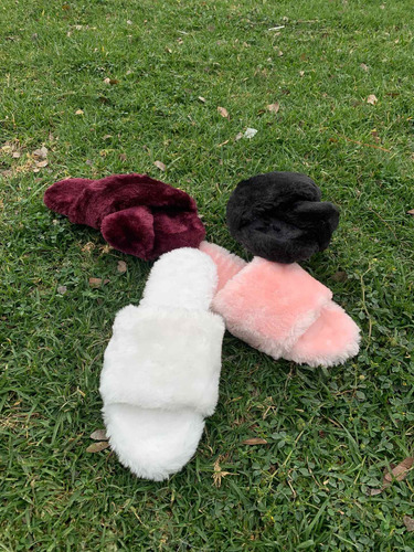 Pantufla De Peluche Color Blanco Para Dama (Usado)
