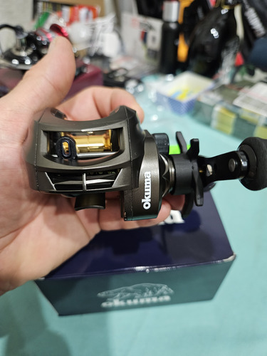 Carrete Bait Casting Okuma Ak2000