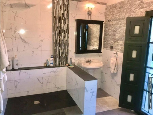 Imagen 10 de 21 de En Venta Casa Altos De Guataparo.