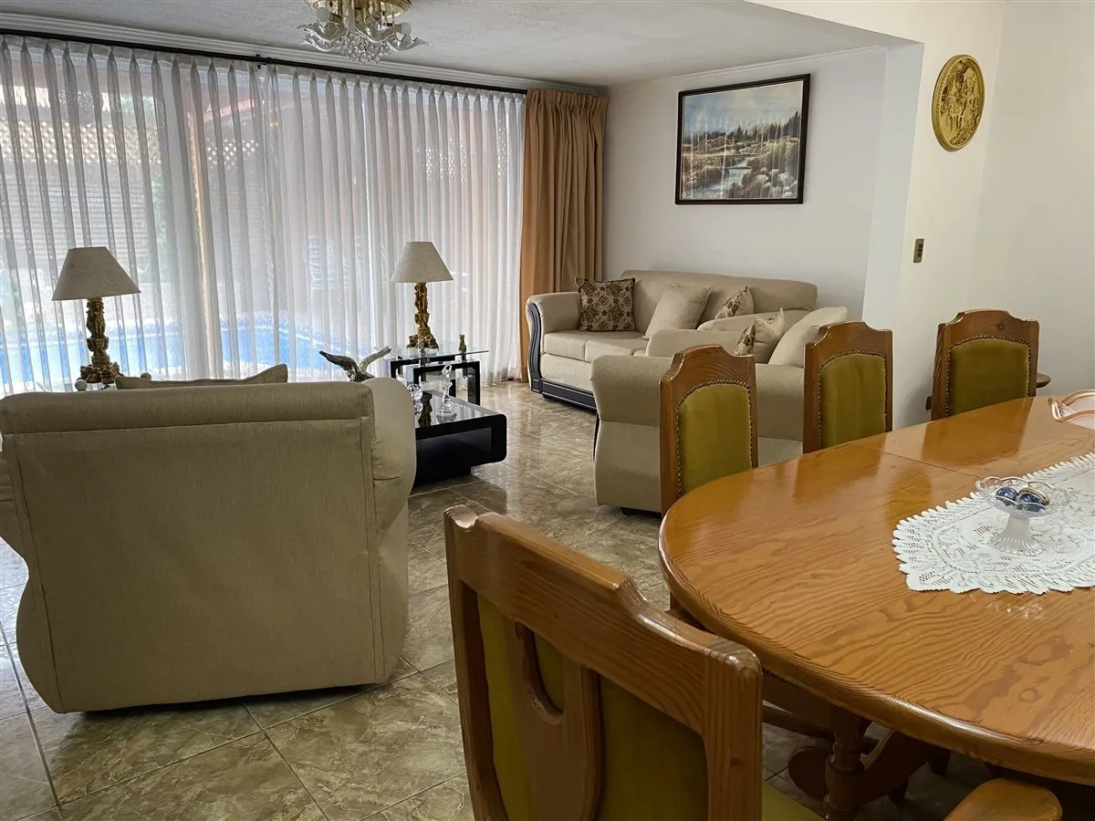 Imagen 5 de 15 de Casa En Venta De 5 Dorm. En Huechuraba