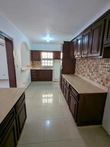 Casa Ubicada En El Sector De Vista Catalina, La Romana