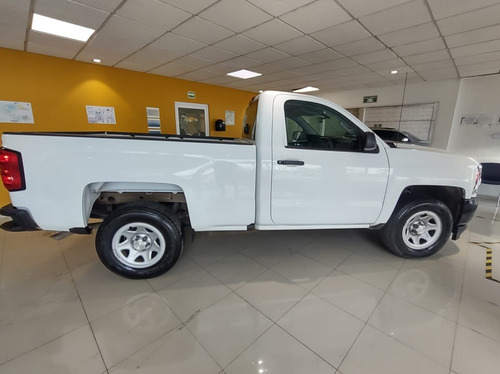 Imagen 4 de 13 de Chevrolet Silverado 2018 4.3 V6 1500 Ls Cabina Regular At