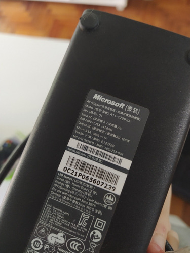 Xbox 360 Slim S Original + 2 Juegos + Joystick + Cables