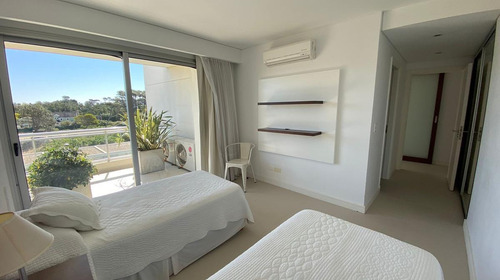 Imagen 24 de 30 de Apto Con Vista Al Mar, Parrillero Propio, 3 Suites Servicio, Temp 2022 - Playa Brava