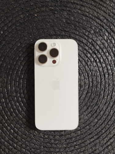 Apple iPhone 15 Pro (1 Tb) - Titanio Blanco Poco Uso 99% Vida Util (Usado)