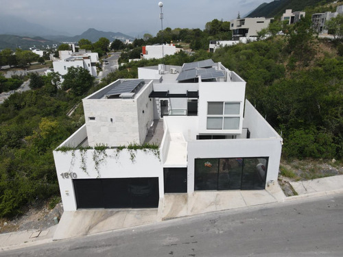 Casa Al Sur De Monterrey, Area Del Barro, Acabados De Lujo