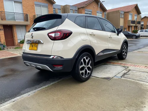 Renault Captur 2.0 Intens Automática