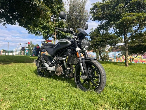 Imagen 4 de 25 de Husqvarna Svartpilen 200 2022
