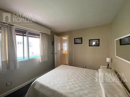 Apartamento En Venta En Primera Linea De Playa Mansa, 3 Dormitorios, 2 Baños Y Cochera En Subsuelo.