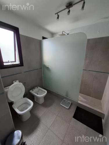 Casa - 5 Ambientes - Con Jardín Y Cochera - Villa Olivos - Alquiler