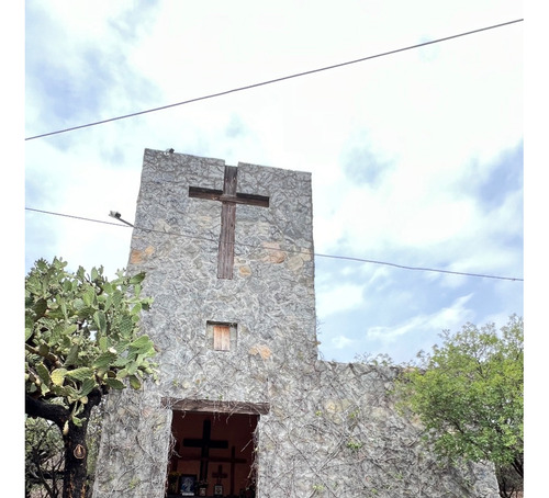 Hermoso Lote Terreno Regular Completamente Plano Propio Para Construir La Casa De Tus Sueños Dentro De Fraccionamiento Privado Real De Juriquilla.