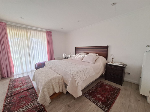 Casa En Venta, 4 Dormitorios 4 Baños, Sala De Estar La Reina